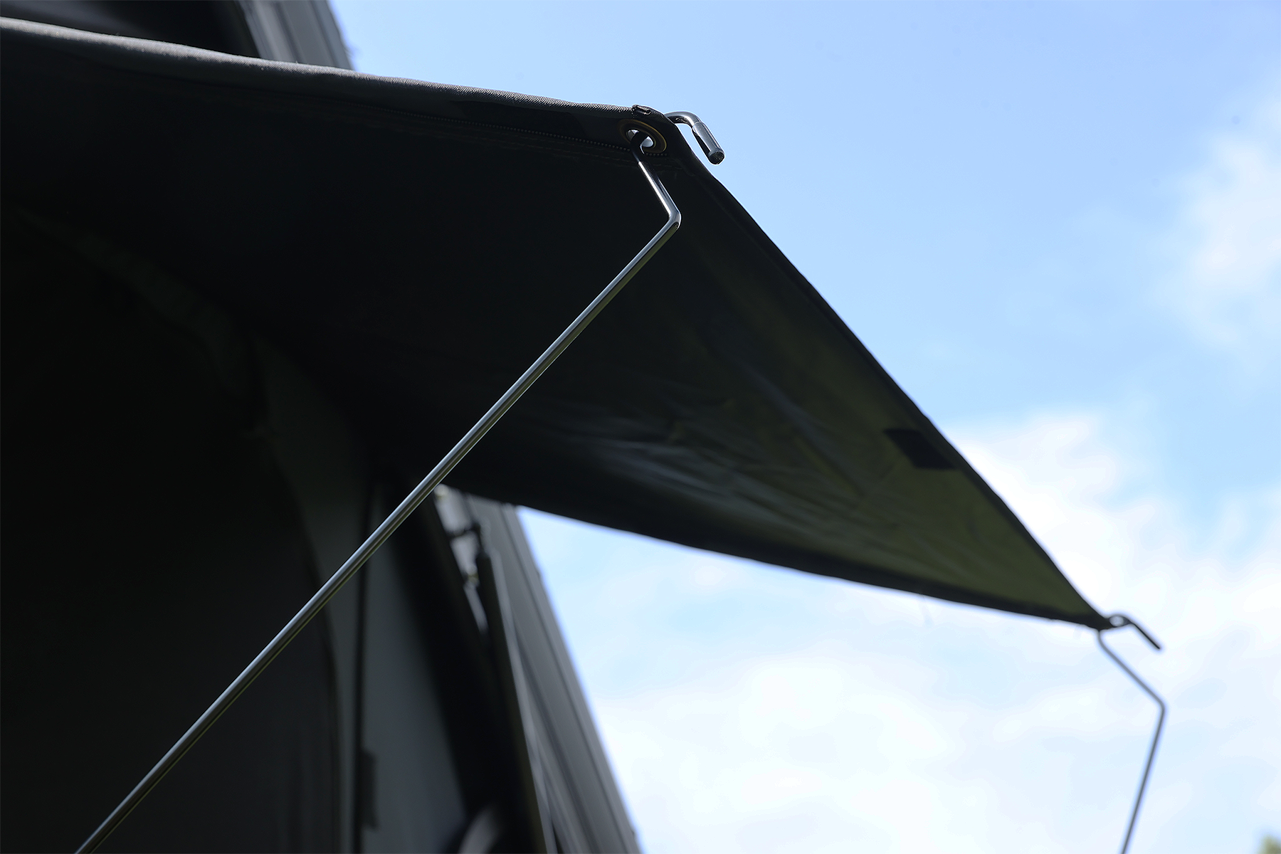 Kailop Regenverdeck aus breitem, wasserdichtem Gewebe für Ihre regnerischen Campingausflüge