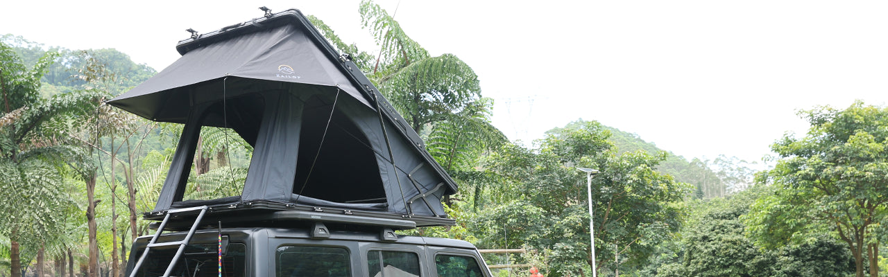 Kailop vollständig aufgebautes, nach hinten öffnendes Hartschalendachzelt