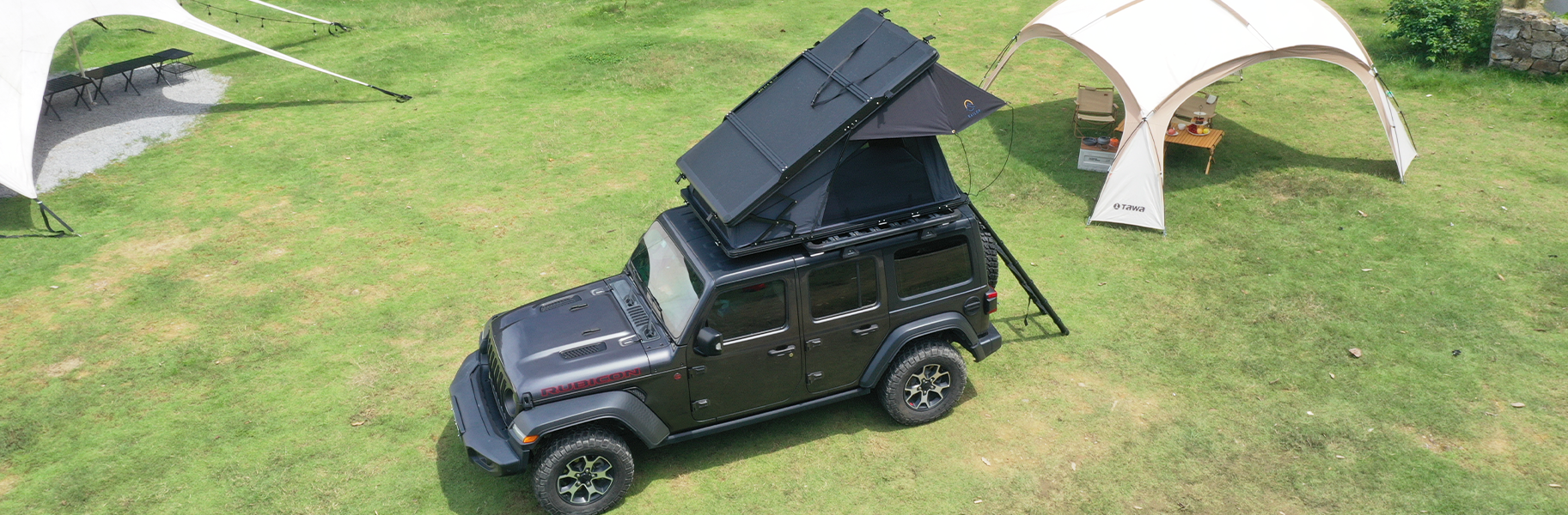 Das Kailop Abenteuer 1.0 2-Personen-Aluminium-Hartschalendachzelt ist nach hinten öffnend, abgeschirmt und vollständig belüftet, um Moskitos und Luftzirkulation zu ermöglichen.